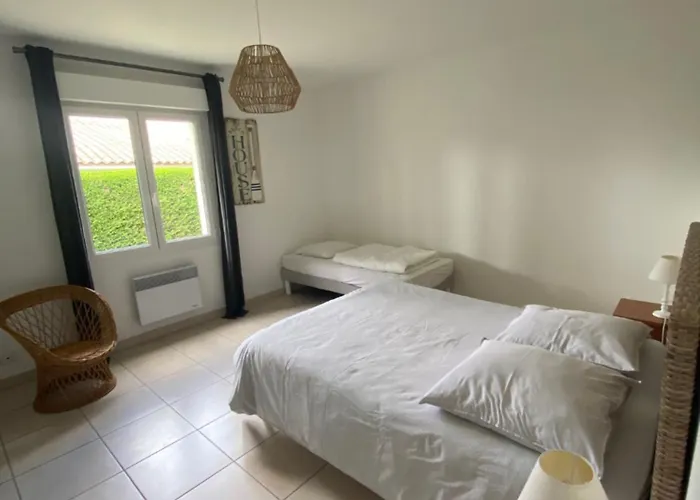 VILLA AU COEUR DE RONCE LES BAINS 200 mètres de la plage